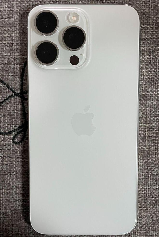 Max有隐藏ID！还好发现及时果断退货！m6米乐粉丝刚买的iPhone15Pro(图2)