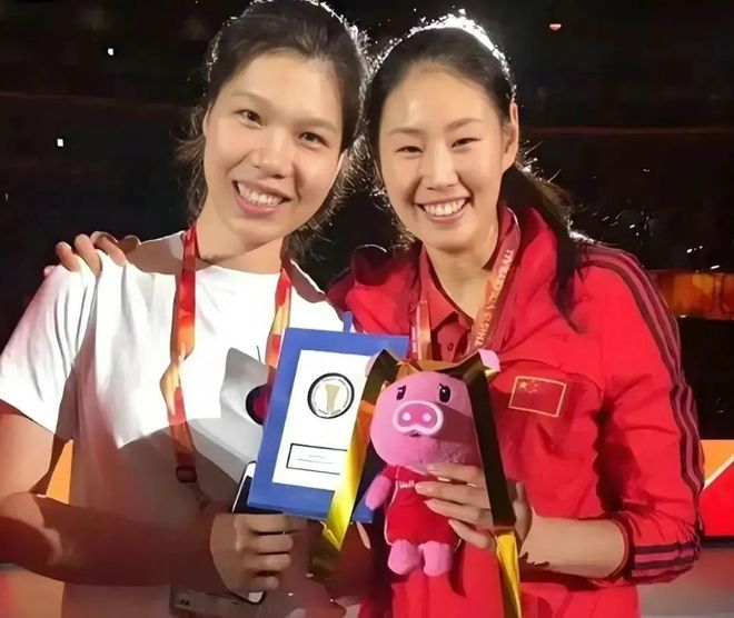 丈夫帅气身份成疑又一对高低配恭喜！38岁徐云丽低调完婚(图3)