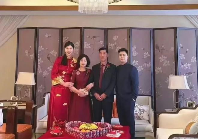 丈夫帅气身份成疑又一对高低配恭喜！38岁徐云丽低调完婚(图5)